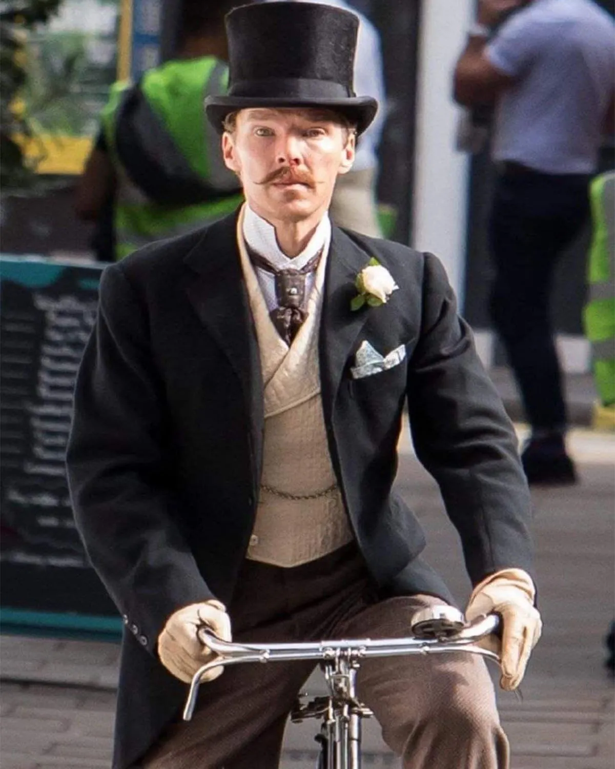 Benedict Cumberbatch The Electrical Life Of Louis Wain Black Mid Length Coat