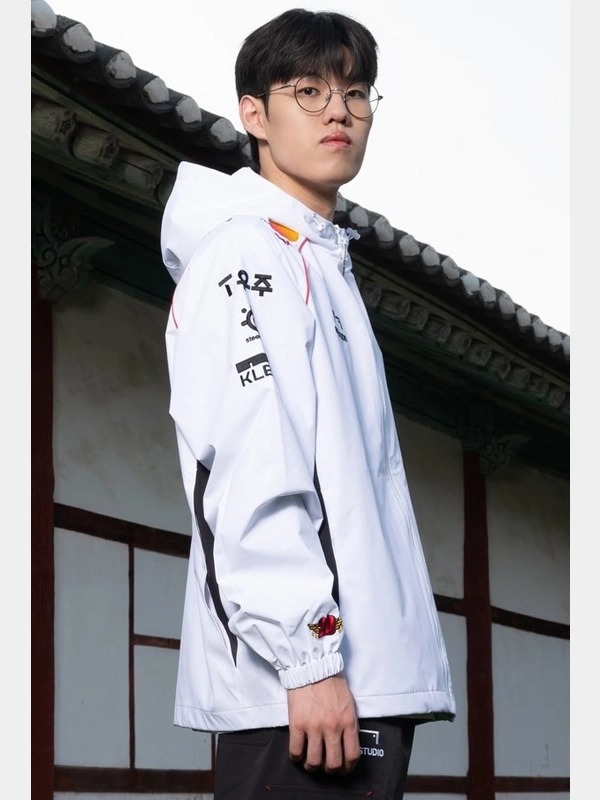 T1 Worlds Jacket 2024 in White - Jacket Hub