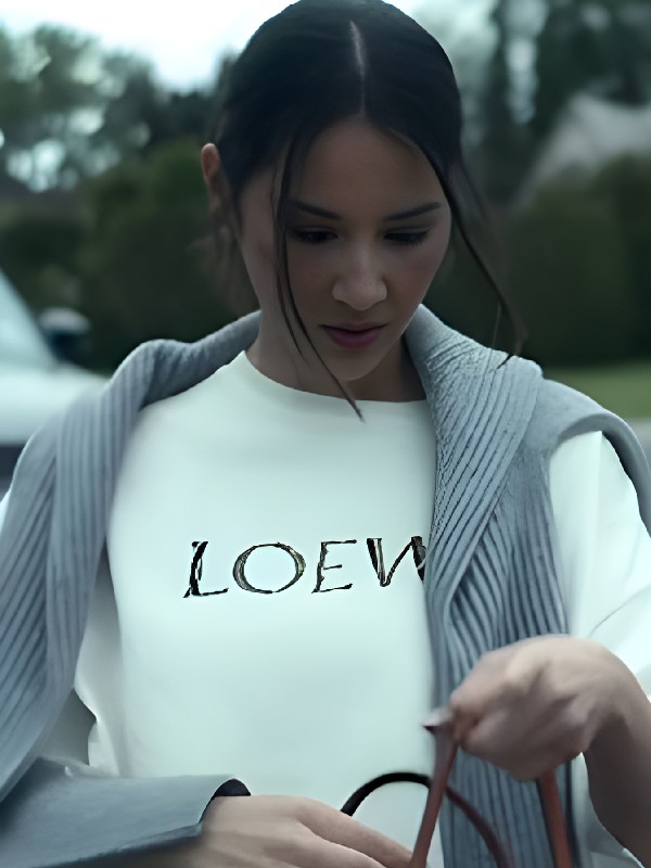 Your Friends And Neighbors Olivia Munn Loewe T-Shirt